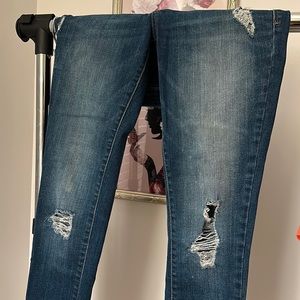Old Navy rockstar skinny jean with rips